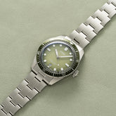 Divers Sixty‑Five Date