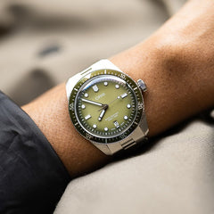 Divers Sixty‑Five Date