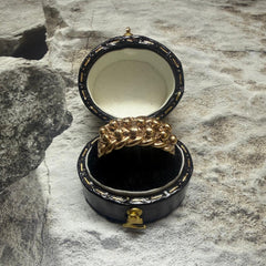 9ct yellow gold "slot and chain" ring