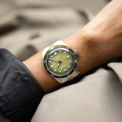 Divers Sixty‑Five Date