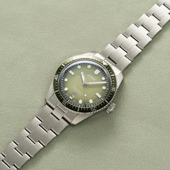 Divers Sixty‑Five Date