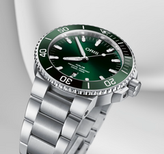 Aquis Date 43.5mm with Green dial