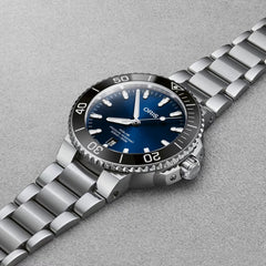 Aquis Date 41.5mm with blue dial