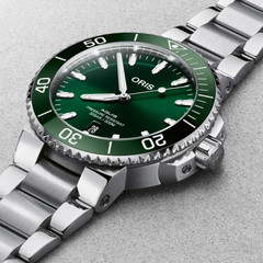 Aquis Date 41.5mm with green dial