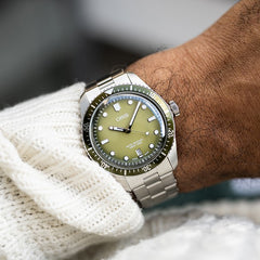 Divers Sixty‑Five Date